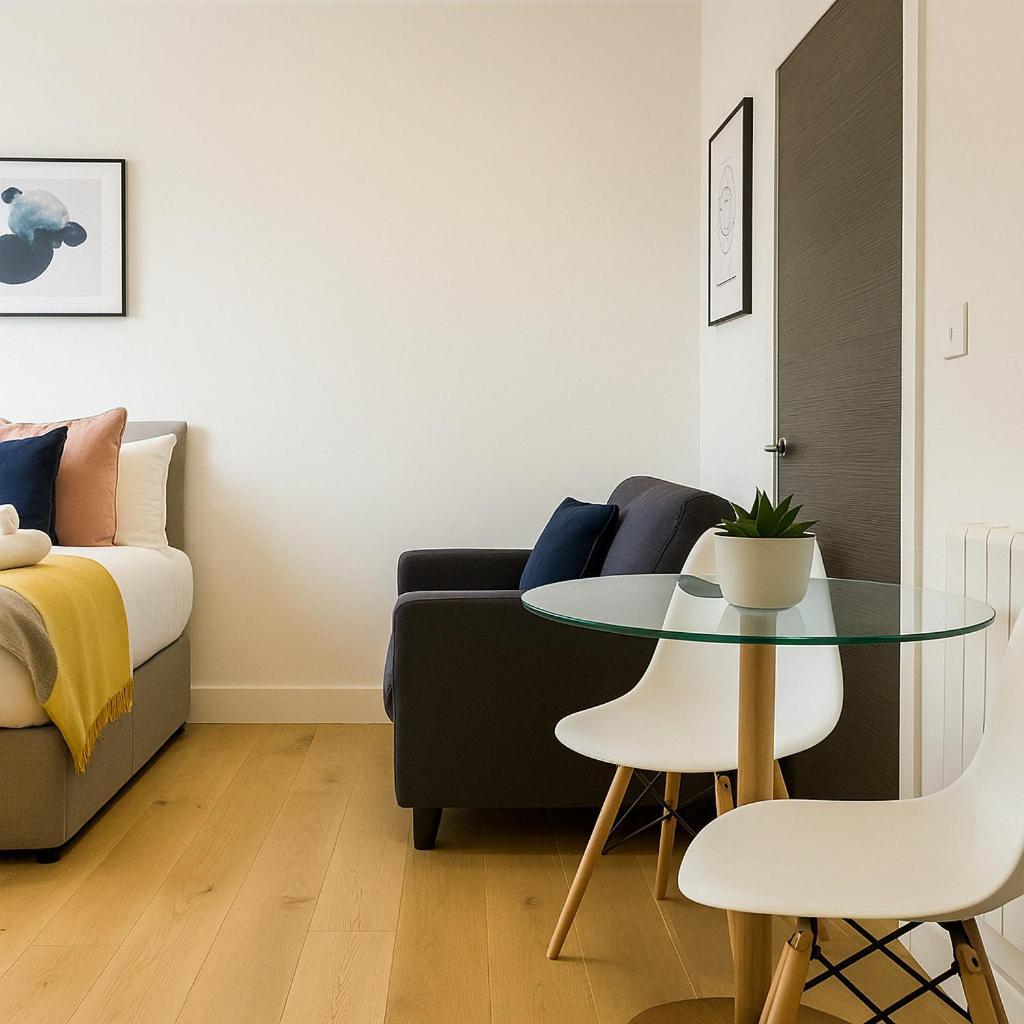 Bright Studio Flat - Walk To River Thames & Kingston Town Surbiton Экстерьер фото